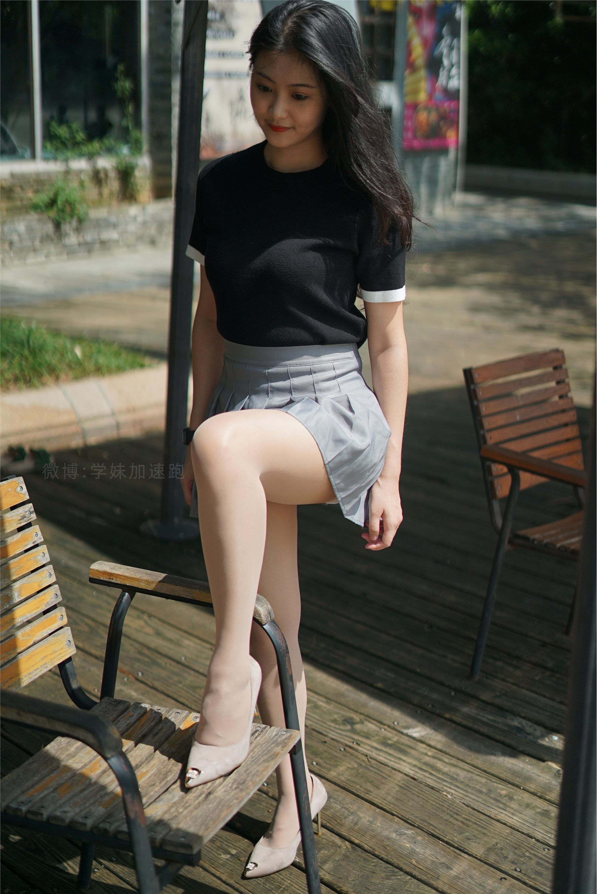 学妹加速跑 XM077《桌上起舞的彤彤》